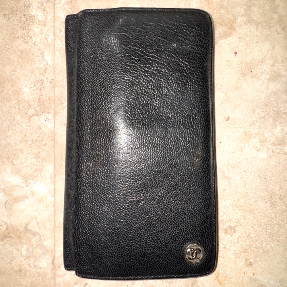 CHANEL black caviar leather wallet